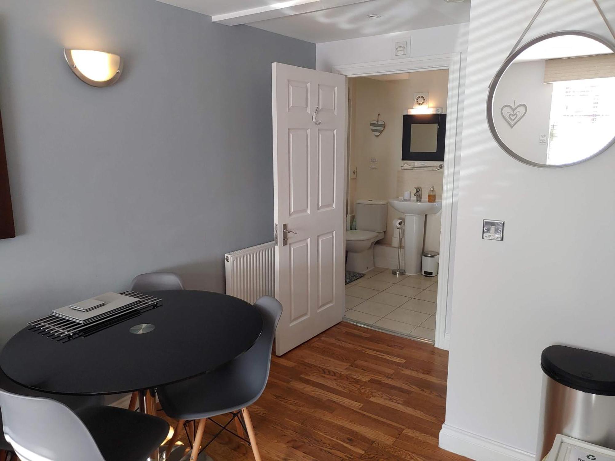 The Bath House Apartments - Free 1St Breakfast - Free Parking Exteriör bild