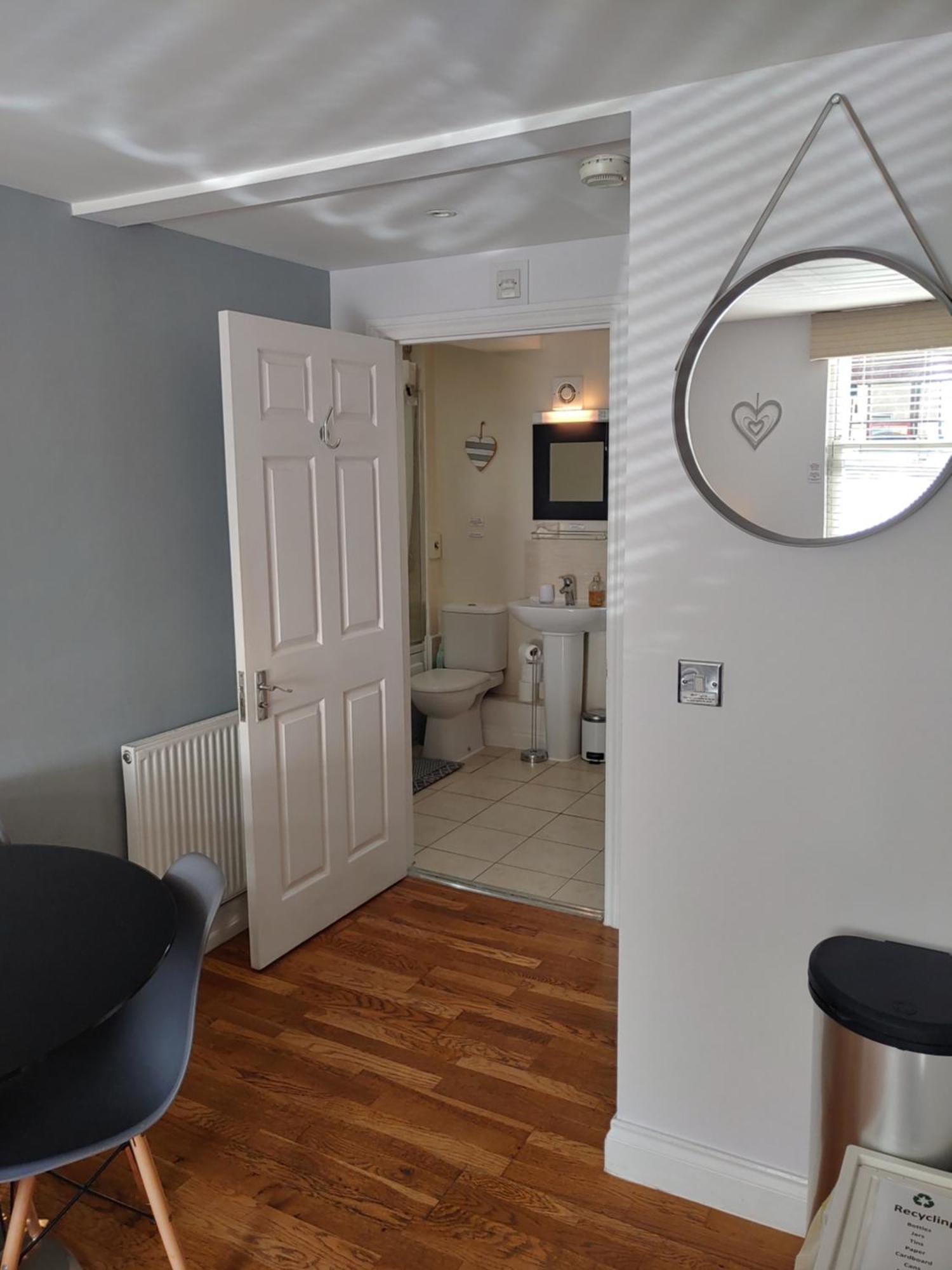 The Bath House Apartments - Free 1St Breakfast - Free Parking Exteriör bild
