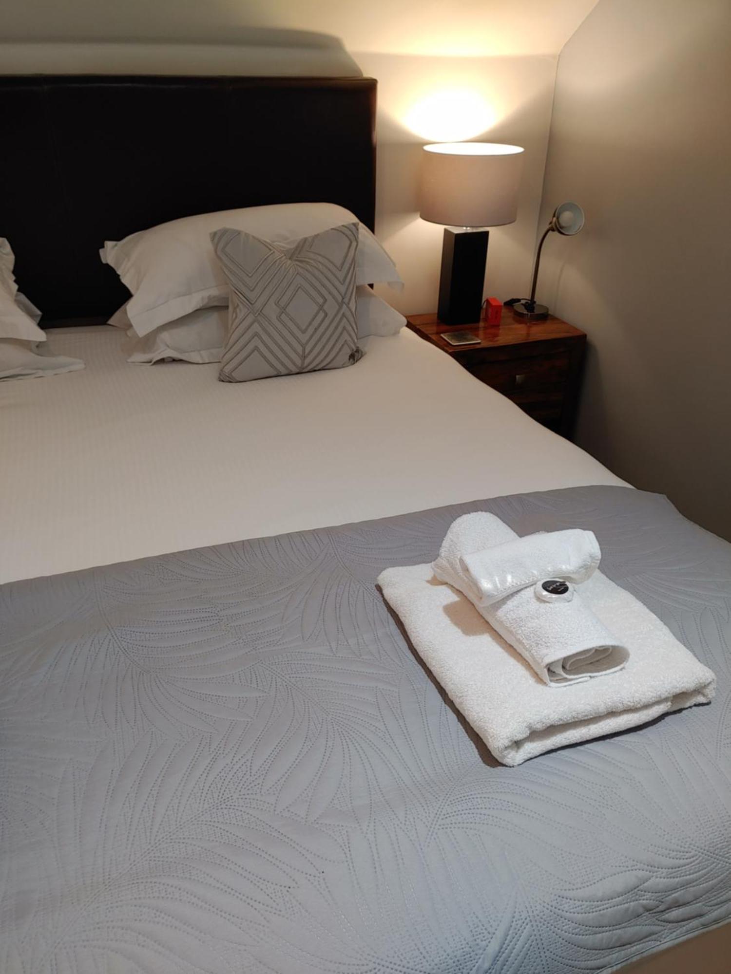 The Bath House Apartments - Free 1St Breakfast - Free Parking Exteriör bild
